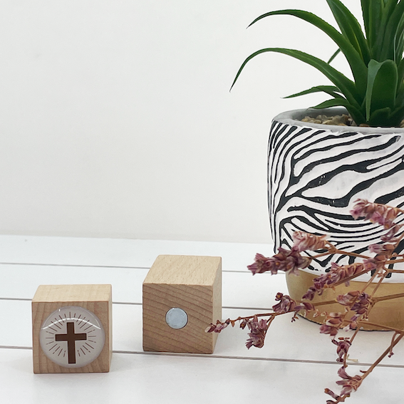 Magnetische kaarthouder met Kruis